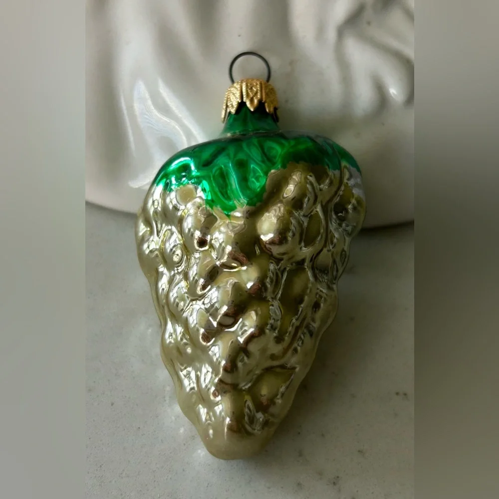 Golden Grape Cluster Glass Ornament Colombia